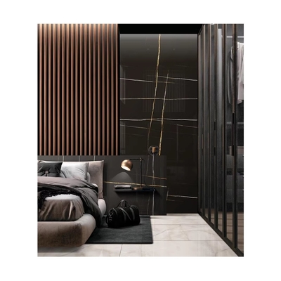 Telhas de mármore pretas de veia dourada 10x60cm preto fosco contornando telhas de carpete de porcelana polida